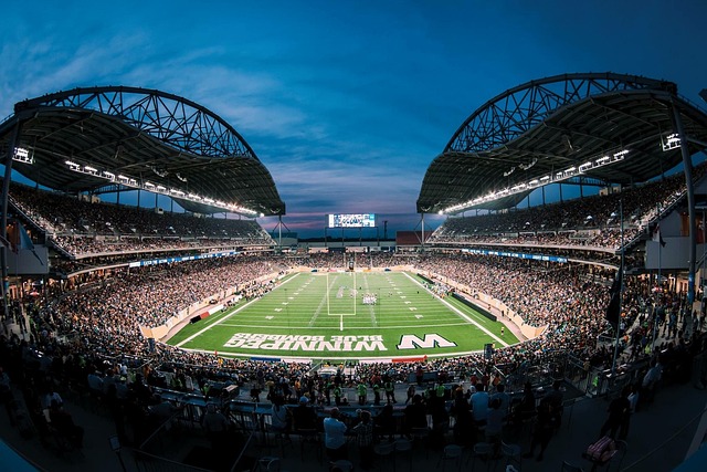 字母哥仅打3分钟伤退！雄鹿多点开花完成18分逆转捍卫主场