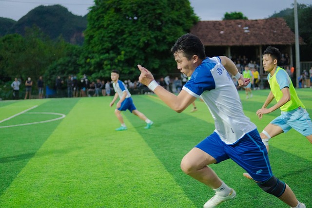 半场战报：梅州0-2英博，杨铭锐破门，毕津浩建功