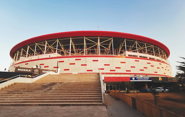 曼联追逐塞梅尼奥：加纳前锋是否准备好迈出下一步？